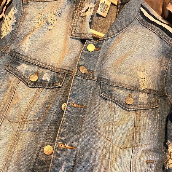 Jean jacket - Picture 4 of 9